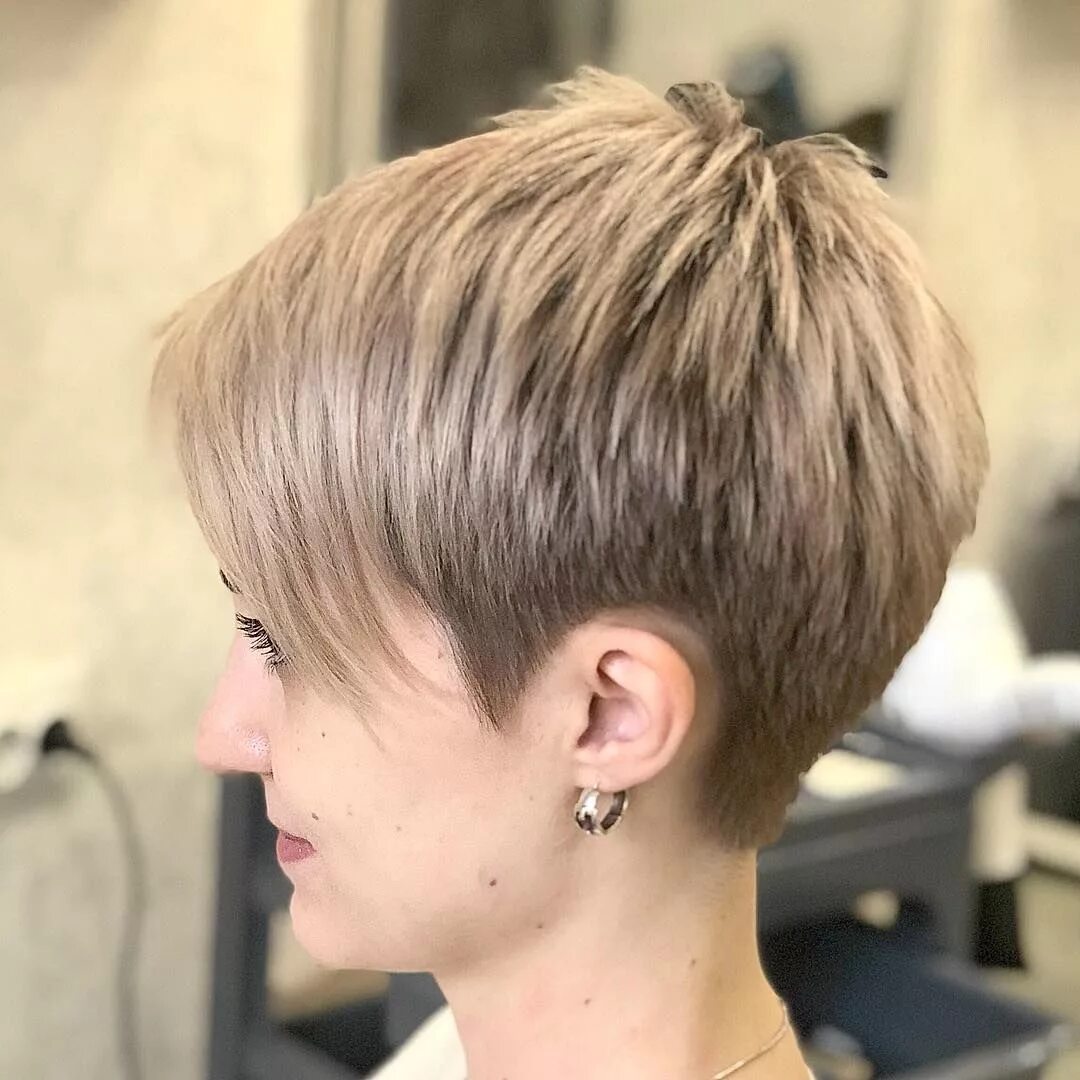 Подстричь короткую стрижку женскую Color &style Gaya rambut pendek, Gaya rambut, Rambut pendek