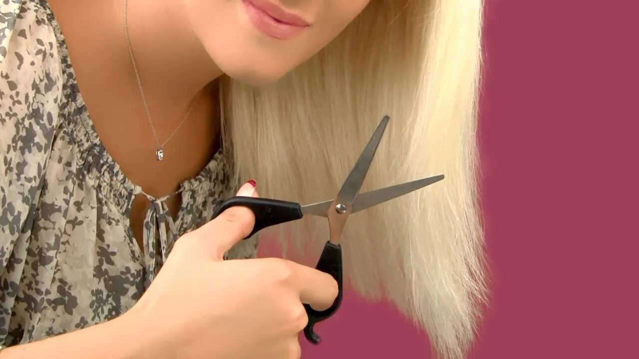 Подстричь волосы в домашних условиях фото How to cut your own hair and trim split ends at home ✄ - YouTube