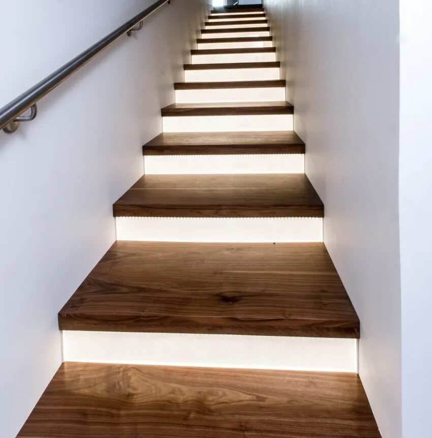 Подступенок лестницы фото ► 17 Light Stairs Ideas You Can Start Using Today - EnthusiastHome Staircase des