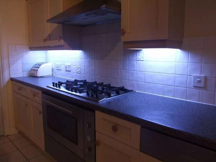 Подсветка фартука кухни фото подсветка под кухонными шкафами Kitchen led lighting, Led under cabinet lighting