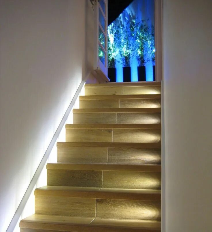 Подсветка лестницы в частном доме фото John_Cullen_corridors_stairs_lighting-53 Illuminazione scale, Pittura scala, Sca