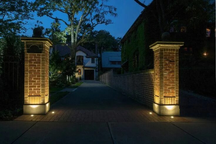 Подсветка на столбы забора фото A Shadowy Sensation - Night Light Inc Driveway entrance, Entrance lighting, Hous