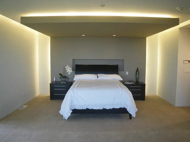 Подсветка потолка в интерьере спальни Hidden lights Modern bedroom, Modern bedroom design, Home bedroom