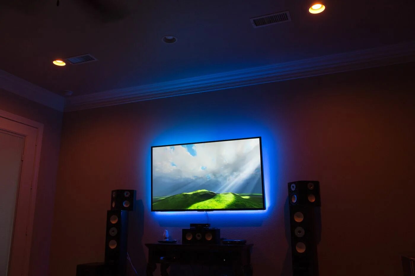 Подсветка телевизора фото hue lightsrips behind tv - Google Search Philips hue lights, Hue lights, Phillip