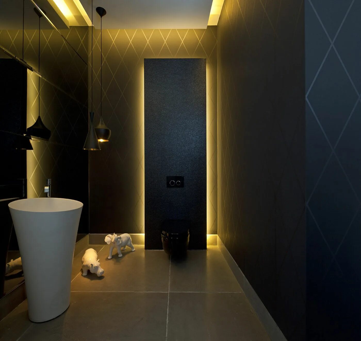 Подсветка в туалете фото Guest bathroom dark and dramatic design in Villa in Herzelia Pituach, Israel by 