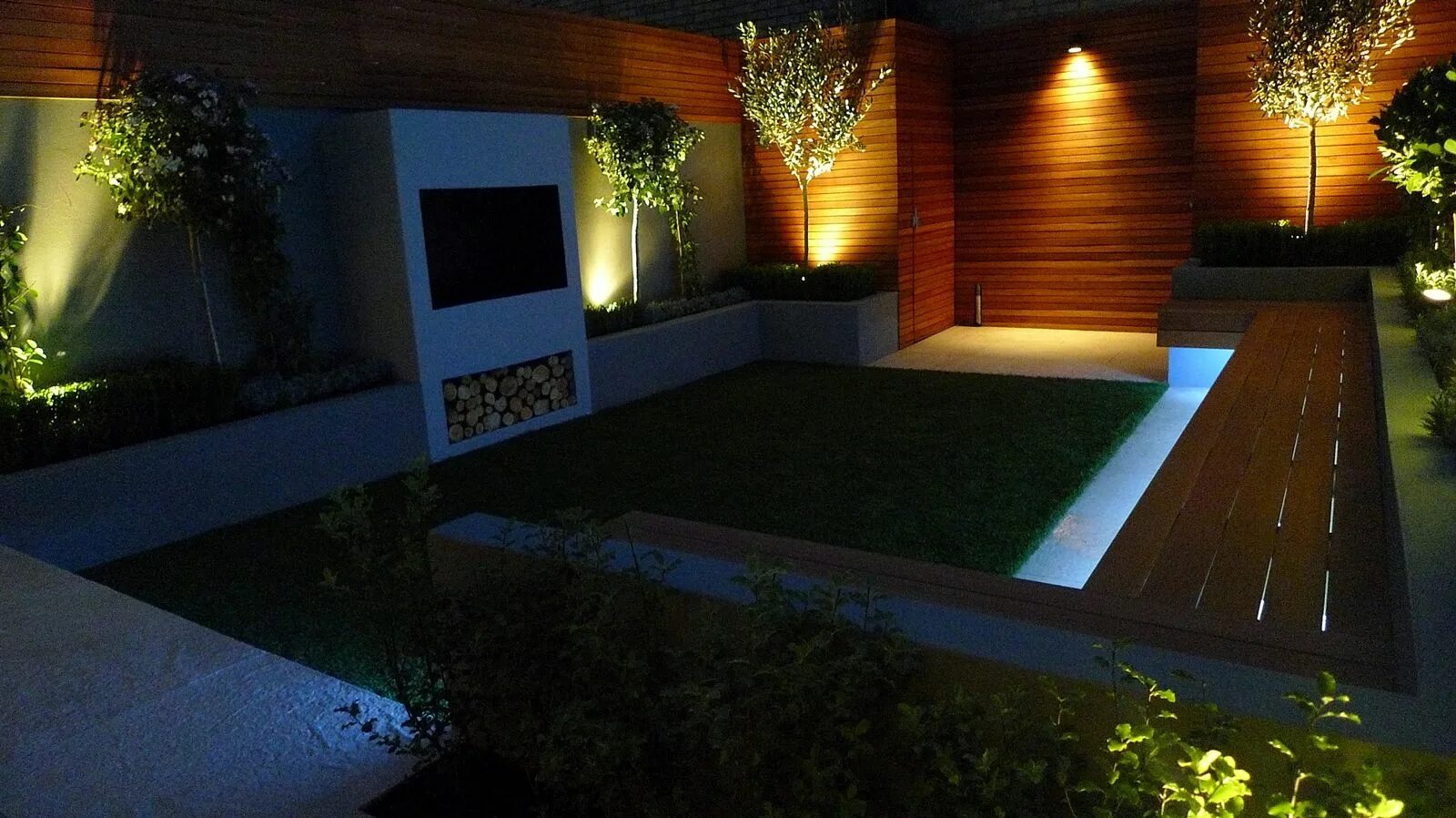 Подсветка забора загородного дома фото Modern Garden Design Landscapers Designers of Contemporary Urban Low Maintenance