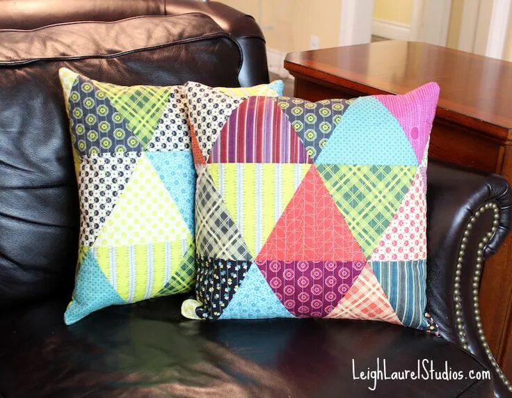 Подушка пэчворк своими руками схемы фото Tutorial: Patchwork Triangle Pillows - Leigh Laurel Studios Patchwork pillow, Di