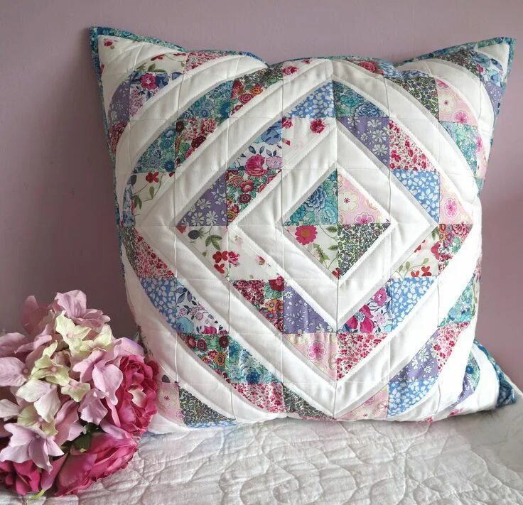 Подушка пэчворк своими руками схемы фото Liberty Cushion Sewing cushions, Diy pillows, Applique cushions