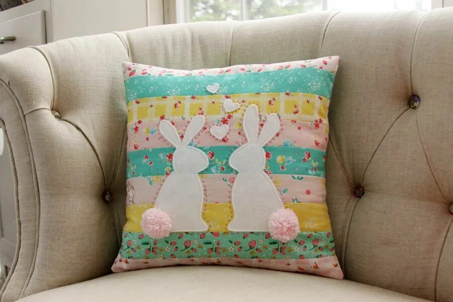 Подушка своими руками для декора Spring Bunnies in Love Pillow Spring sewing projects, Easter pillows, Easy easte