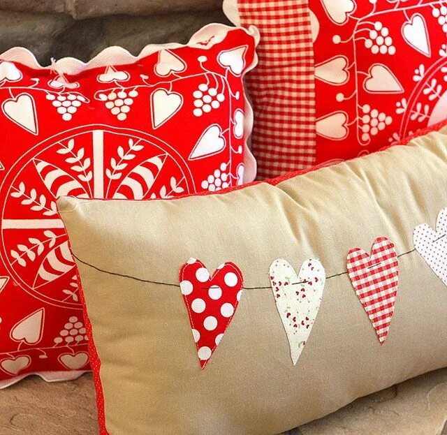 Подушка своими руками для декора в подарок DIY Valentine Crafts You Can't Miss Valentines pillows, Diy valentines crafts, P