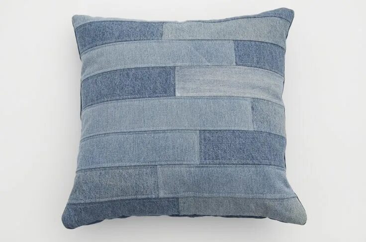 Подушки из джинс фото blue jean pillows Horizontal strips pillow Repurposed Blue Jeans Repurposed, Fis