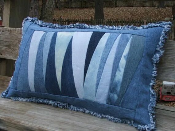 Подушки из джинс фото Denim patchwork throw pillow sham WITH pillow form included. Etsy Джинсовое стег