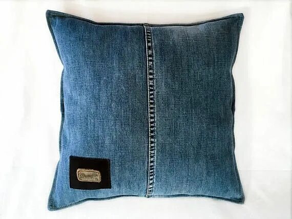 Подушки из джинс фото Jeans Pillow JEWRALE in 2024 Recyceltes denim, Mütze selber nähen, Denim handwer