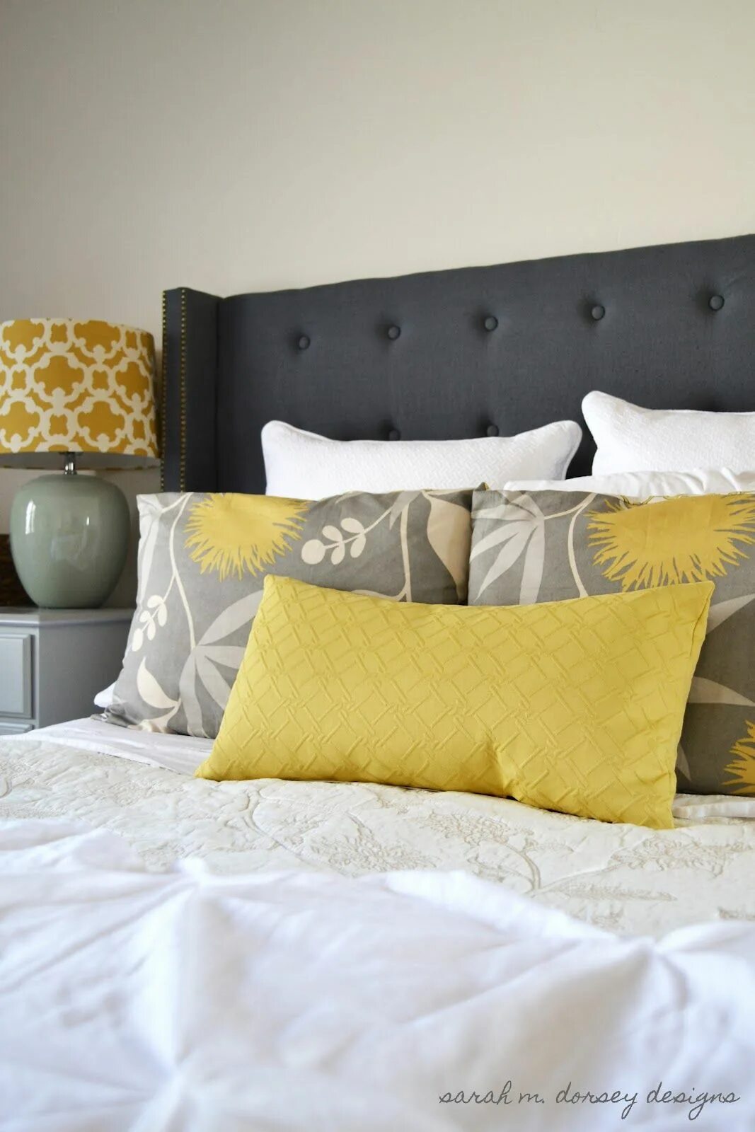 Подушки на кровати в интерьере спальни фото The colors, the pillows and patterns...loving it! Bedroom diy, Bedroom headboard