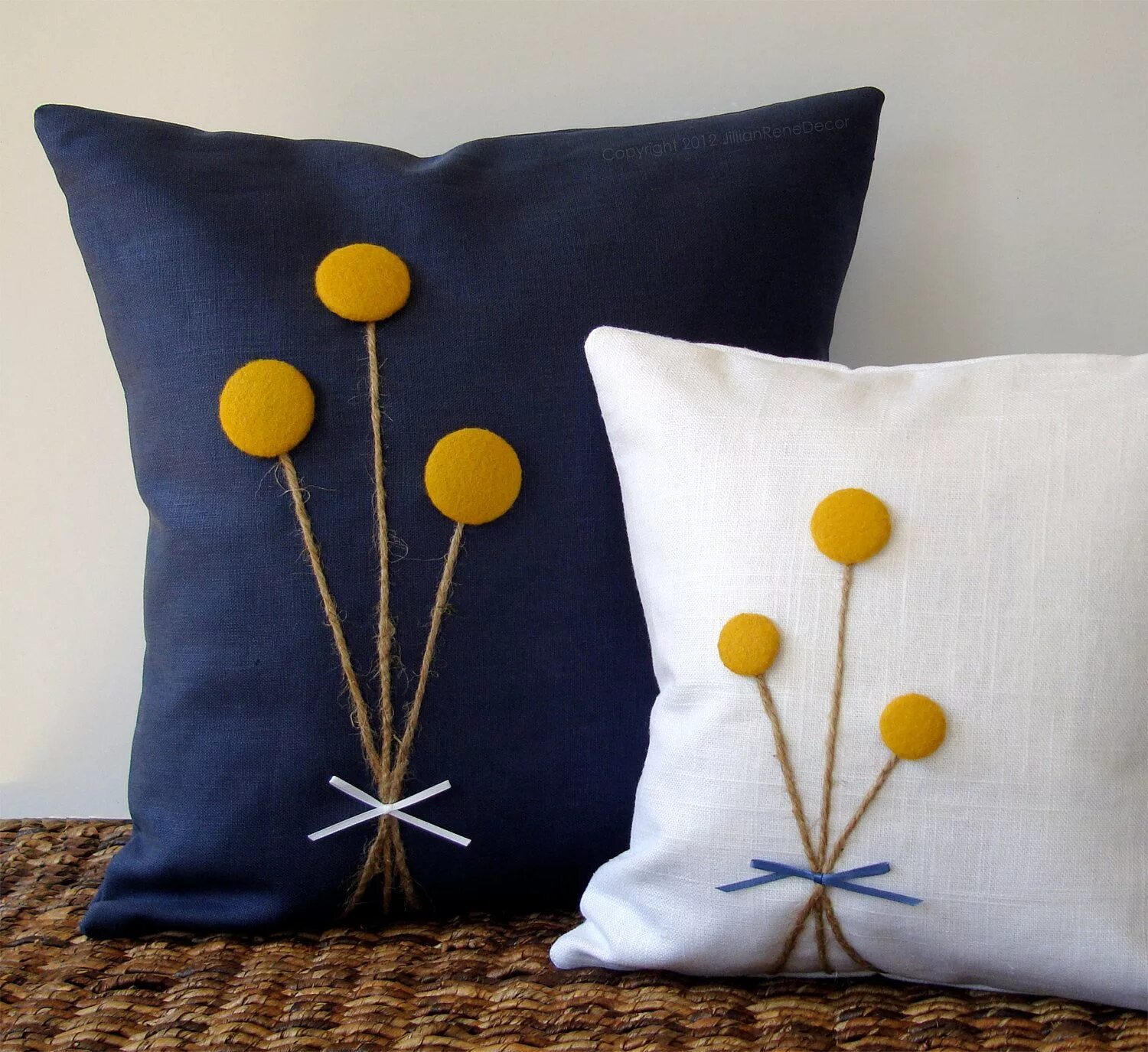 Подушки своими руками фото RESERVED Yellow Billy Ball Flower Pillow in Navy Blue Linen Etsy Flower pillow, 