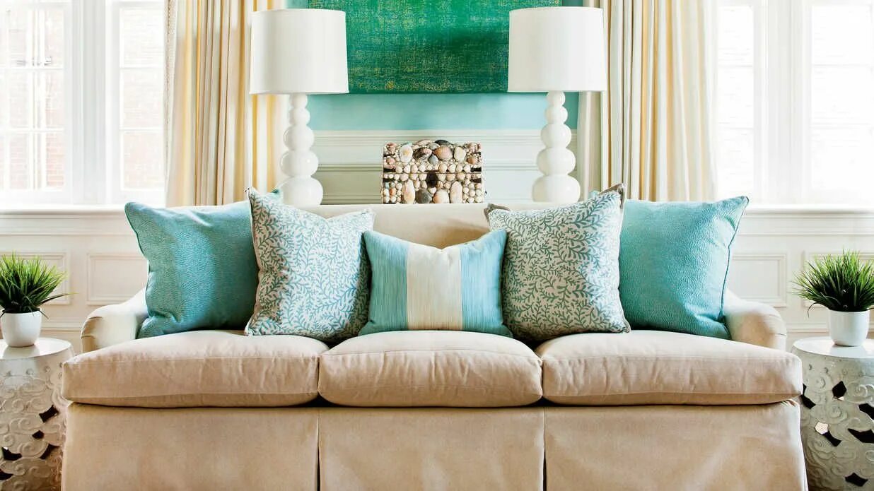 Подушки в интерьере гостиной фото How To Arrange Sofa Pillows Living room pillows, Sofa pillows, Living room sofa