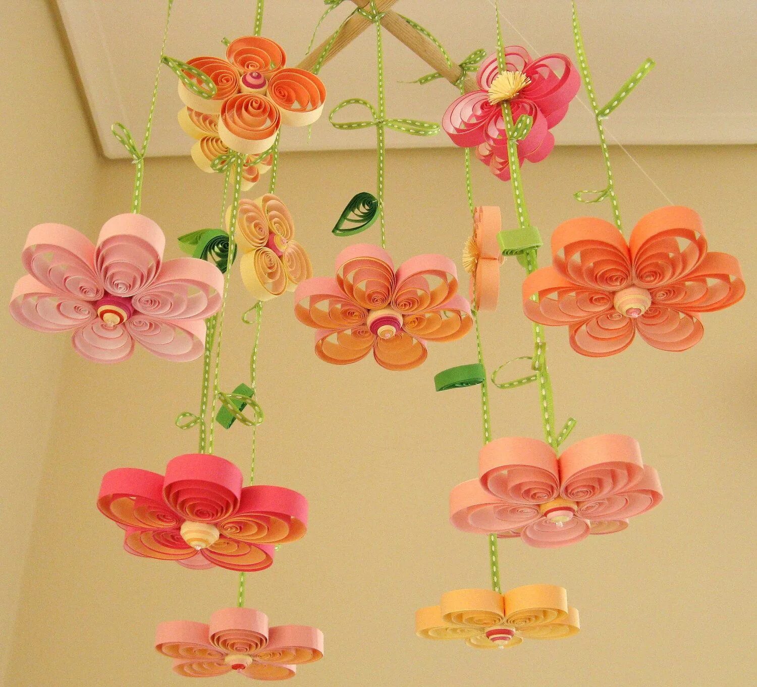 Подвесное оформление в детском саду Baby Girl Flower Rain Crib Cradle Nursery Mobile Quilled Lighter Shades of Pink 
