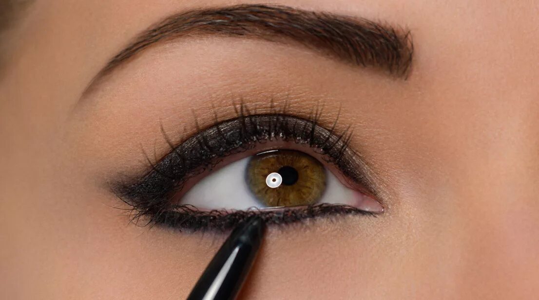 Подводка глаз пошагово фото Все виды стрелок и подводки глаз в уроках от Make Up For Ever - Фотоурок, Перево