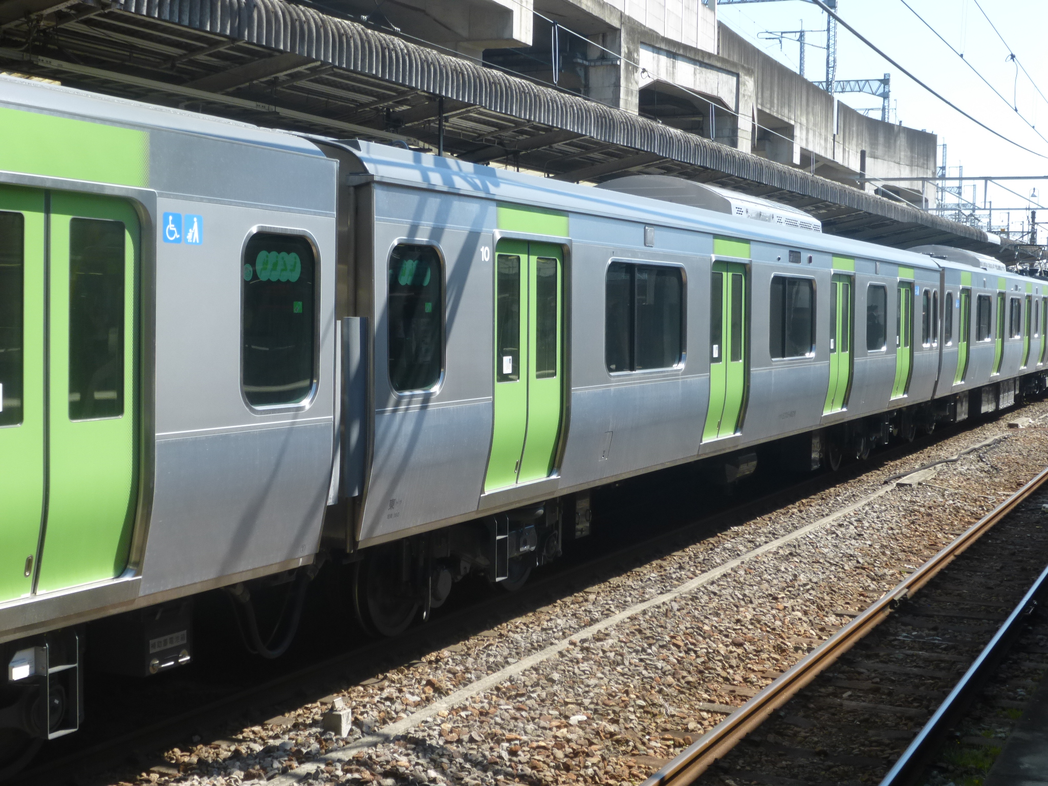 Поезд 235ж фото File:Jreast e235 train tc10 at takasaki.JPG - Wikimedia Commons