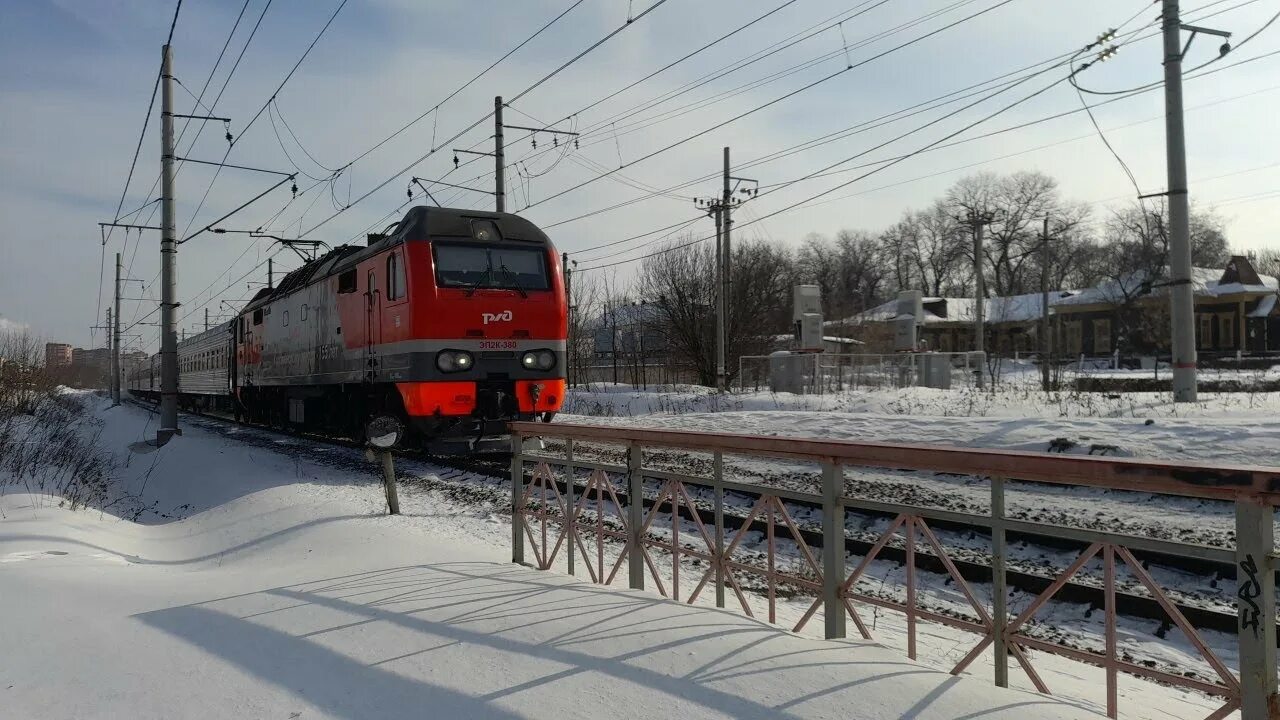 Поезд 235ж фото Электровоз ЭП2К-380 "Коломенскому заводу 155 лет" № 235 "Нижний-Новгород-Москва"