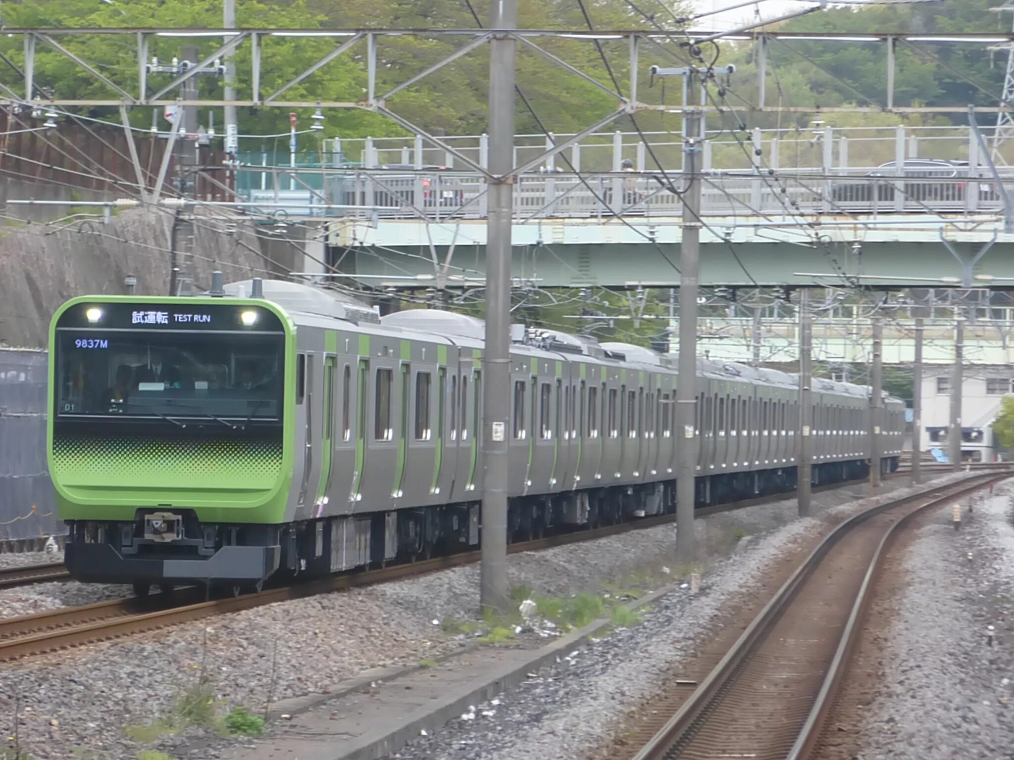 Поезд 235ж фото File:Jreast e235 train higashi-totsuka.JPG - Wikimedia Commons