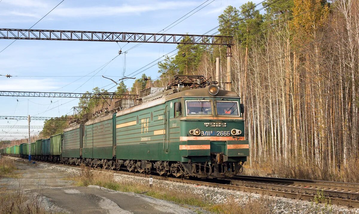 Поезд 266м фото ВЛ11М-266 - Фото - RailGallery