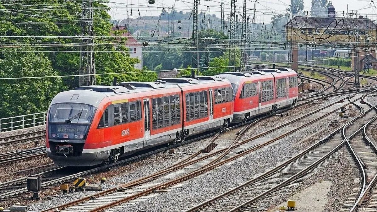 Поезд 642 фото Авто столкнулось с поездом: смертельная авария произошла в Костанайской области