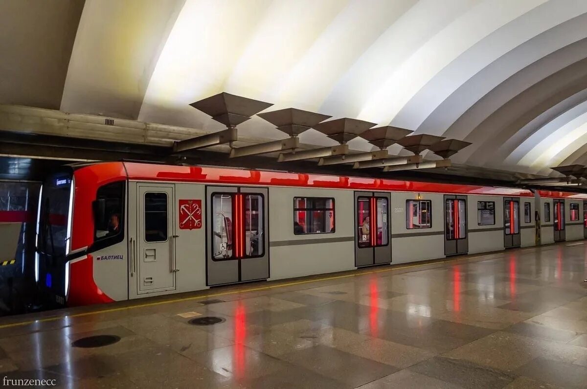 Поезд балтиец фото Новый поезд метро Петербурга - Балтиец, со старыми проблемами и недоработками. У