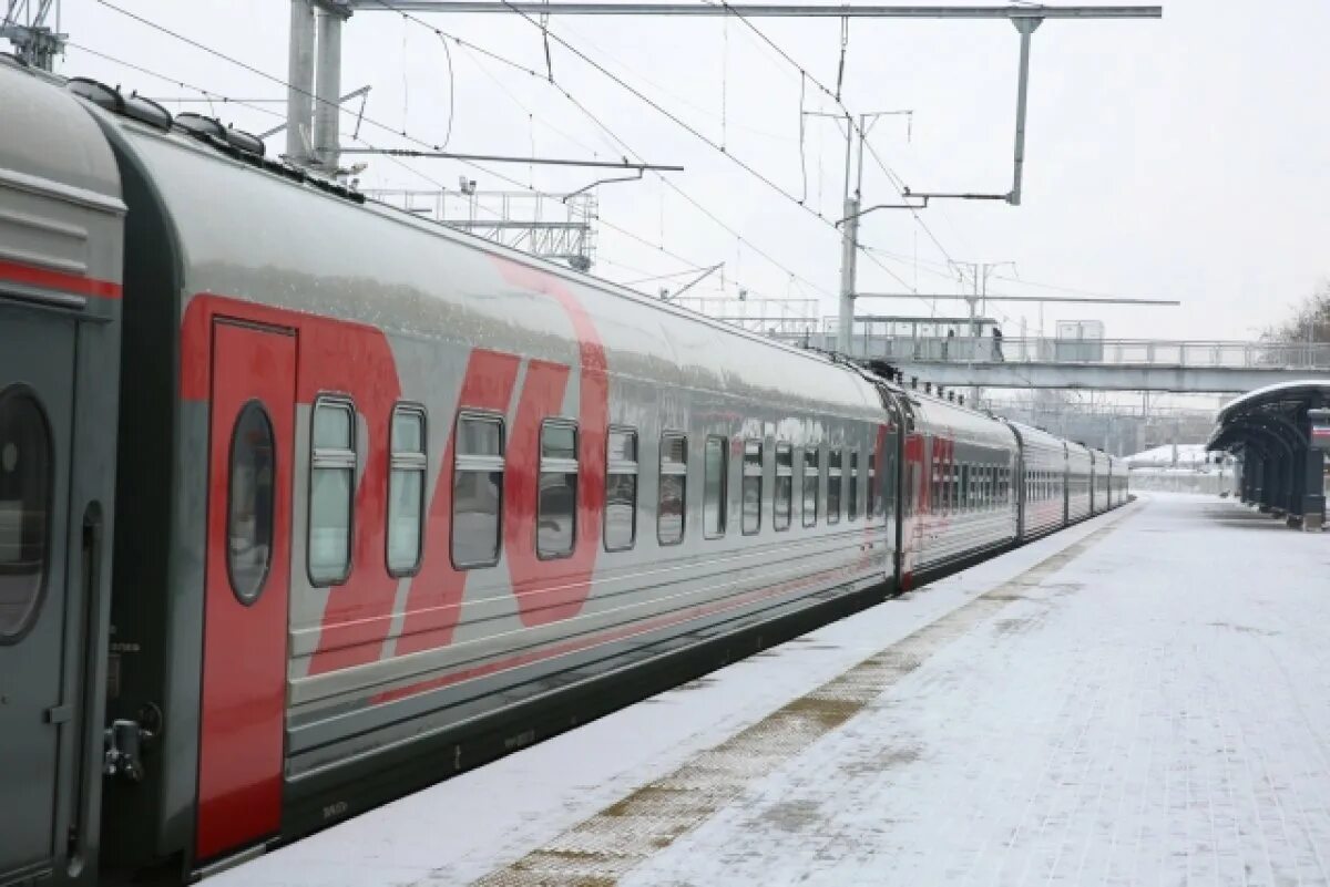 Поезд дальнего следования фото Пассажиров севшего в Нижнем Новгороде самолета отправили в Казань на поезде АиФ 