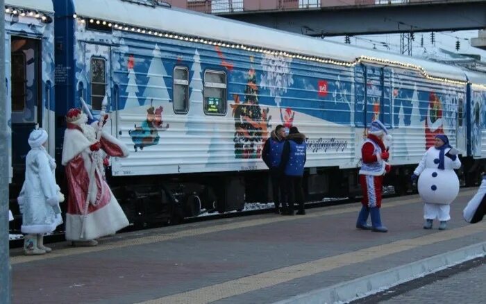 Поезд деда мороза фото Поезд Деда Мороза будет стоять на станции "Оренбург" в течение 6 часов / Официал