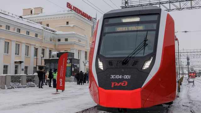 Поезд финист екатеринбург фото Полностью российский поезд "Финист" отправили на внеочередное техобслуживание. -