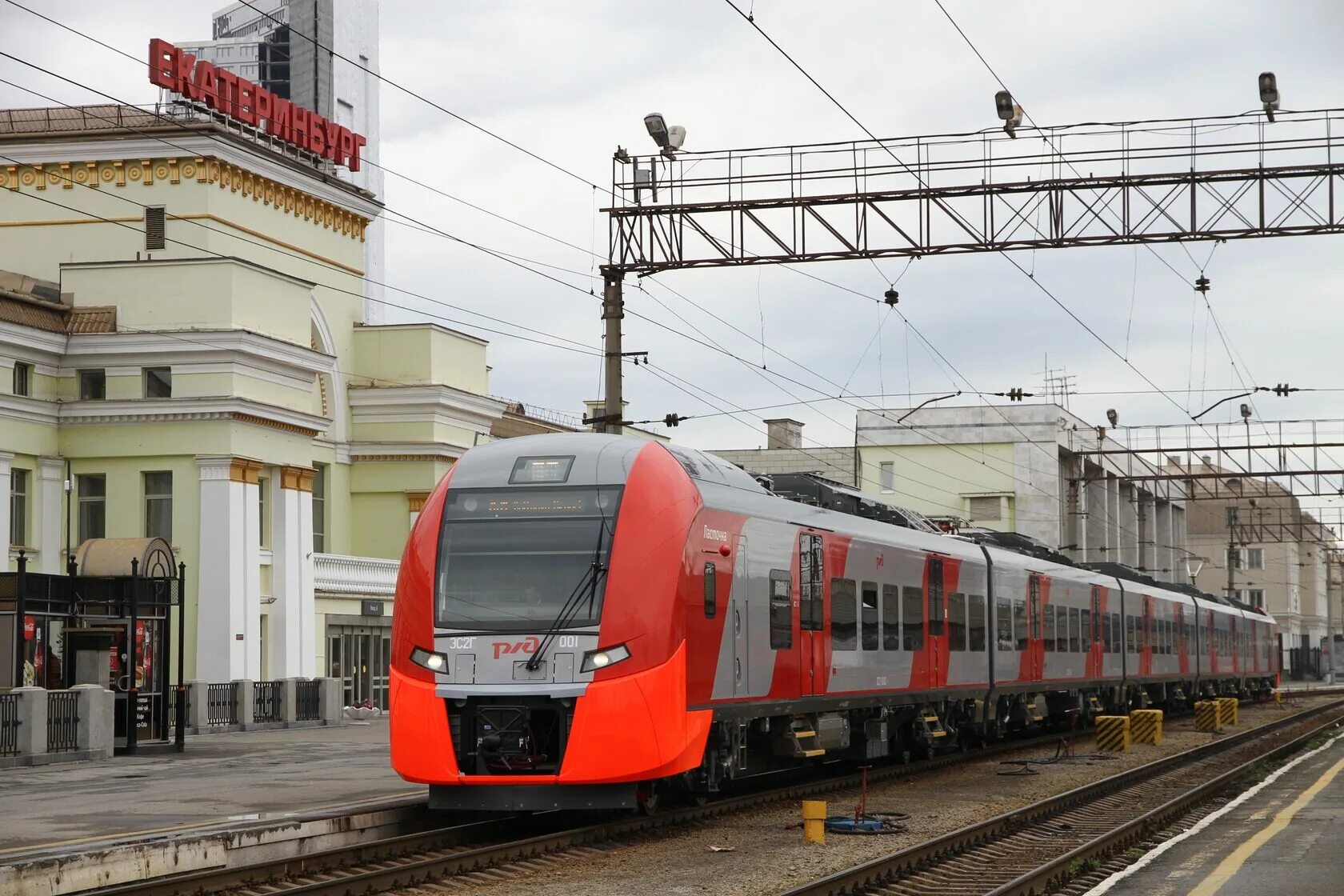 Поезд финист екатеринбург тюмень фото Реклама в электричках и Ласточках Екатеринбурга