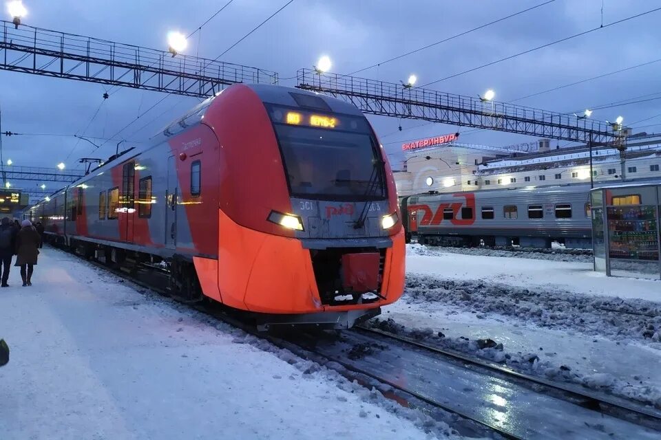 Поезд финист екатеринбург тюмень фото Из Перми в Екатеринбург на "Ласточке": бесшумно, но дорого, долго и не комфортно