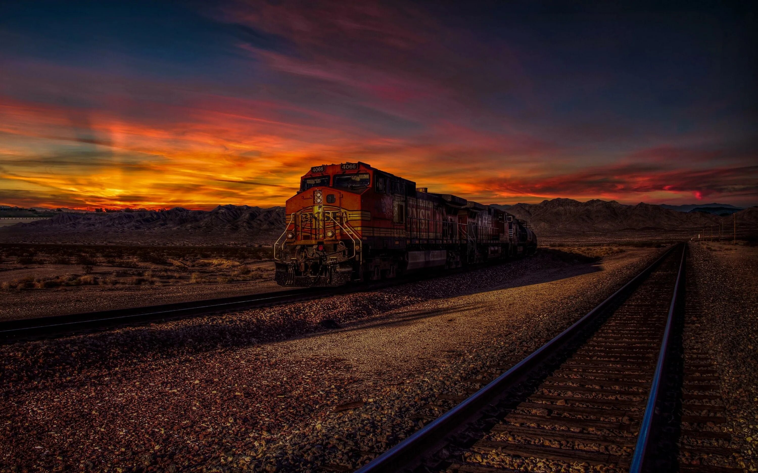 Поезд фото боком K trains