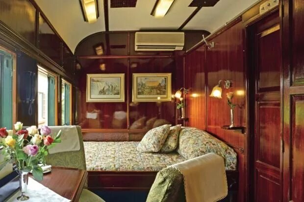 Поезд фото внутри вагона люкс On board 'the most luxurious train in the world' Blue train, Luxury train, Train