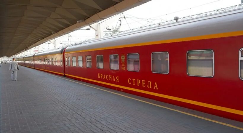 Поезд красная стрела фото Санкт-Петербургский метрополитен пустил "Красную стрелу" - Единый Транспортный П