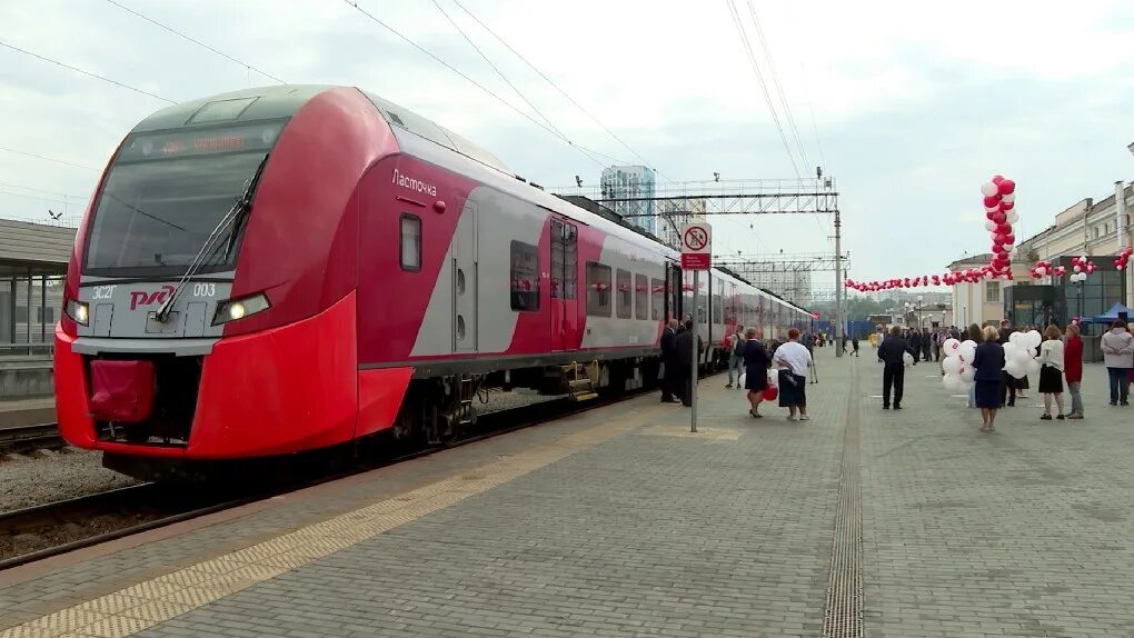 Поезд ласточка екатеринбург фото Ласточка" связала Екатеринбург и Качканар - Вести Урал