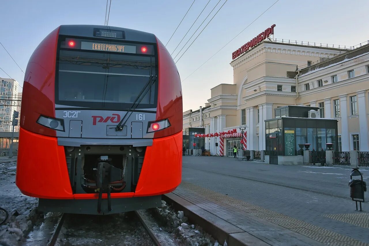 Поезд ласточка екатеринбург фото Первым рейсом северной "Ласточки" по маршруту, инициированному Евгением Куйвашев