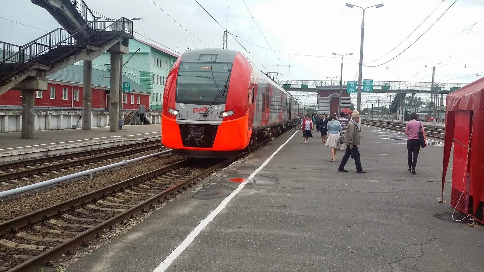 Поезд ласточка курск фото В Москву на "Ласточке" за 250 рублей Районный вестник