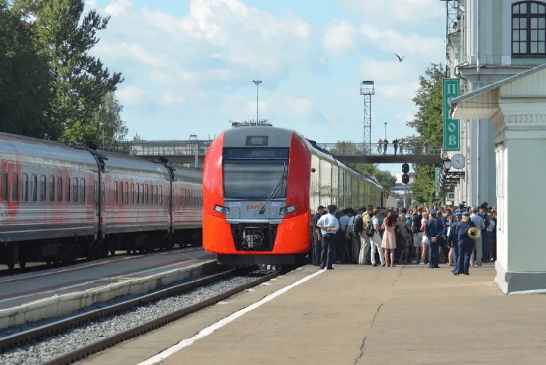 Поезд ласточка псков фото С 17 августа меняется расписание движения поездов - Великие Луки Псковской облас