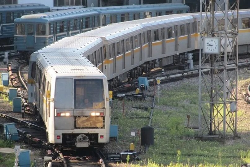 Поезд метро яуза фото Состав 81-720/721 "Яуза" в ТЧ-7 "Замоскворецкое". Снято 15 июля 2013 г. Автор: L