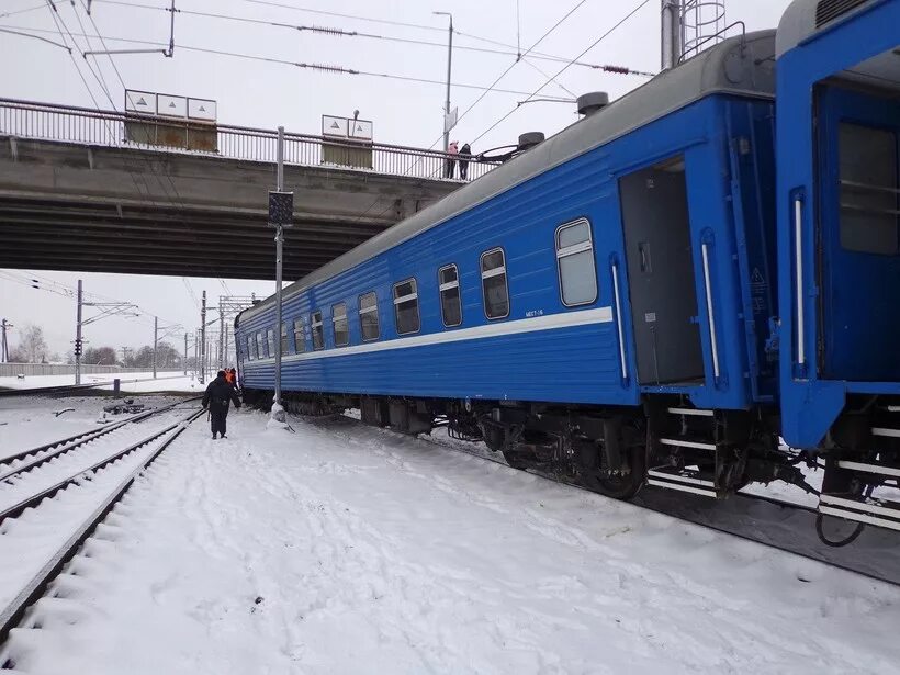 Поезд минск самара фото В Жлобине сошел с рельсов вагон пассажирского поезда