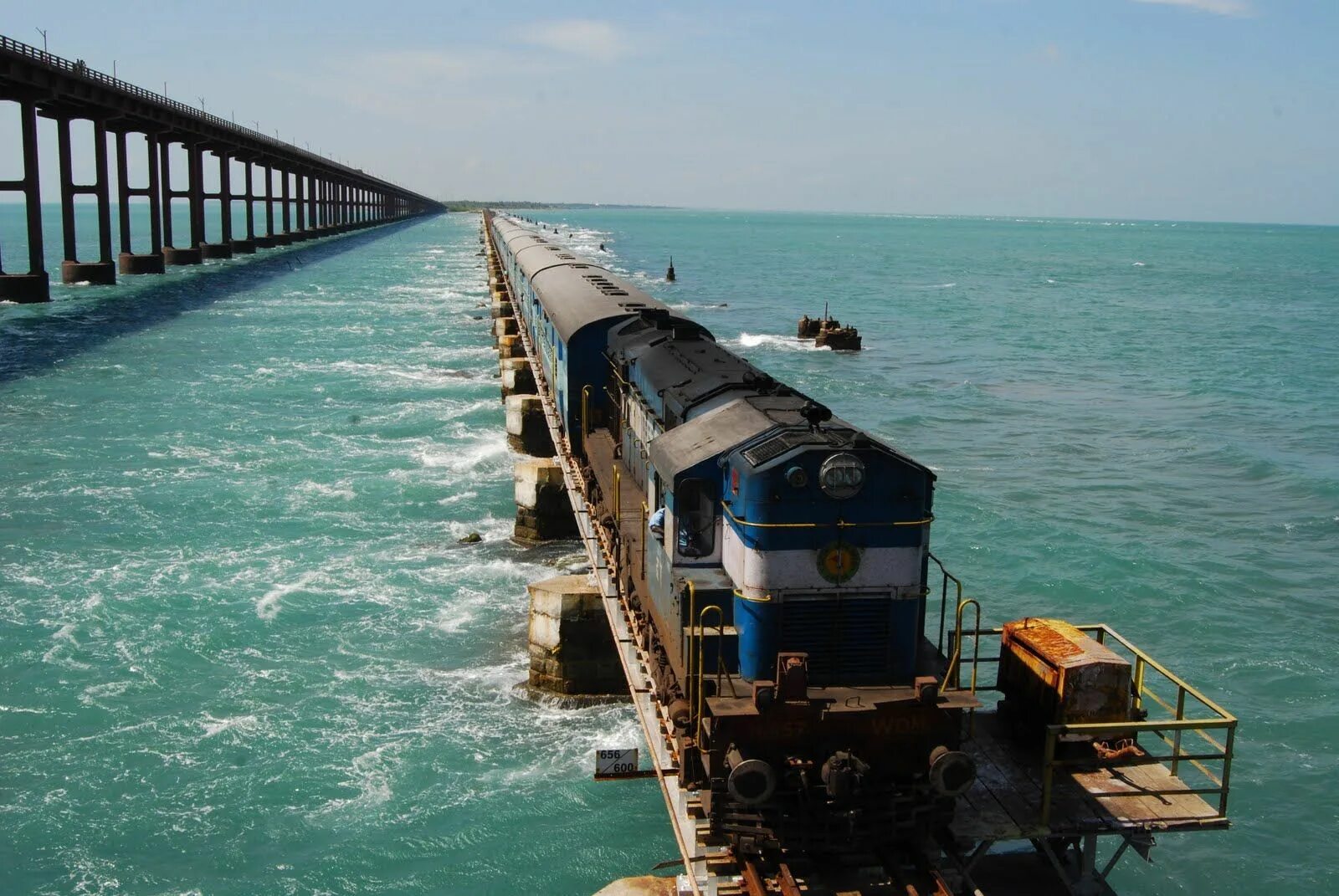 Поезд море фото Pambam Bridge. Train route, Train, Amazing travel destinations