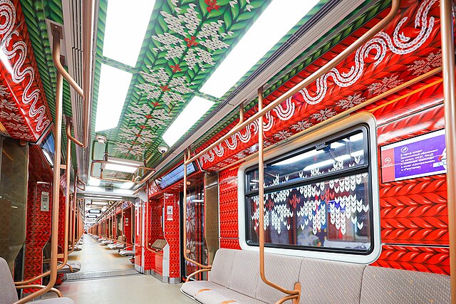 Поезд москва россия фото Файл:81-775 Moscow-2020 red New Year train interior (1).jpg - Википедия