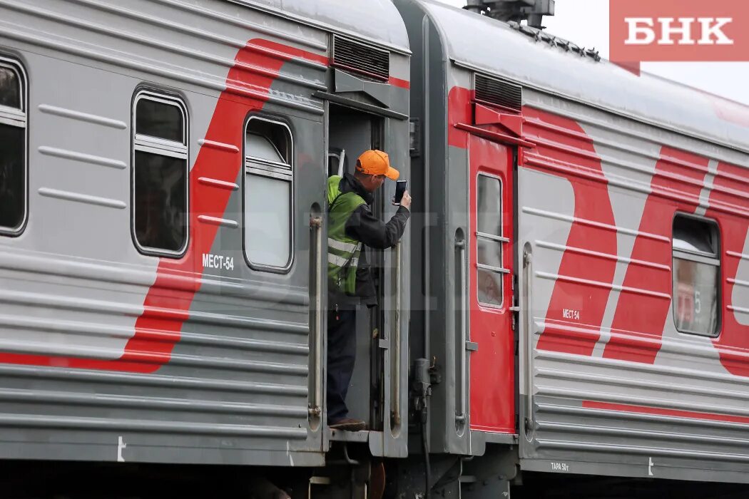 Локомотив поезда Воркута-Москва сошел с рельсов после ДТП - gorodusinsk.ru