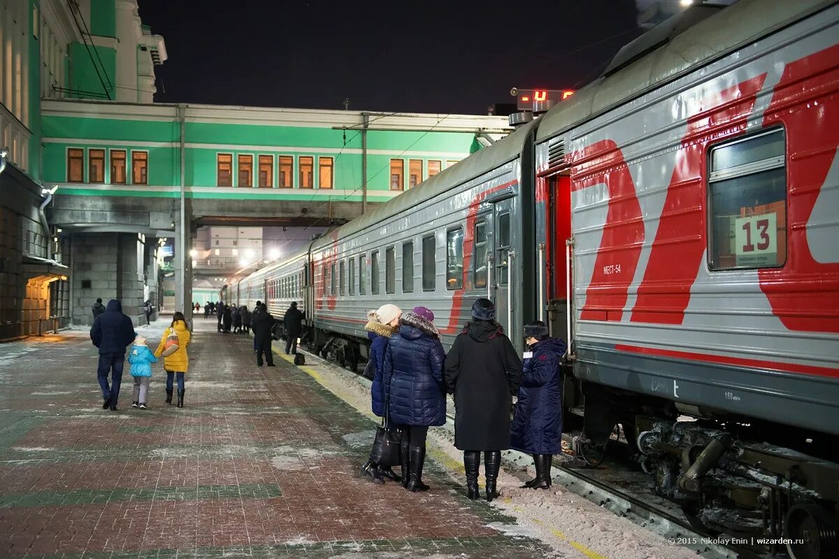 Поезд на вокзале фото На жд вокзале стояли