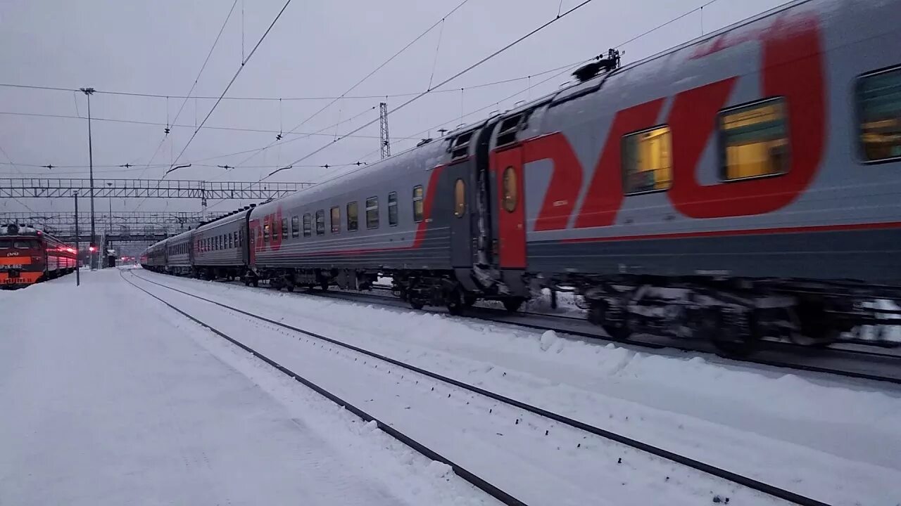 Поезд новокузнецк москва фото ЭП2К-200 с пассажирским поездом Новокузнецк-Томск - YouTube