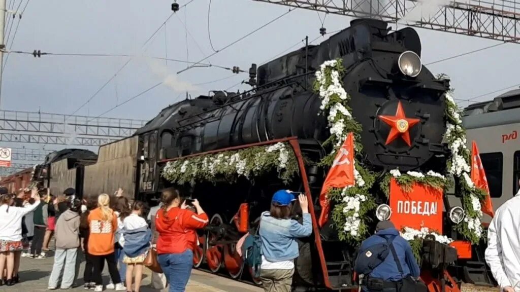 Поезд победы фото снаружи Ретропоезд "Эшелон Победы" прибыл в Екатеринбург (видео) Пресс-релизы Свердловск