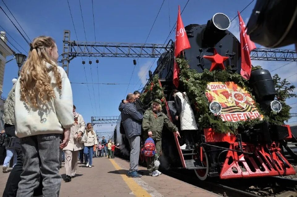 Поезд победы иркутск фото Специальный поезд Победы на паровозной тяге прибыл в Иркутск в честь 9 мая - KP.