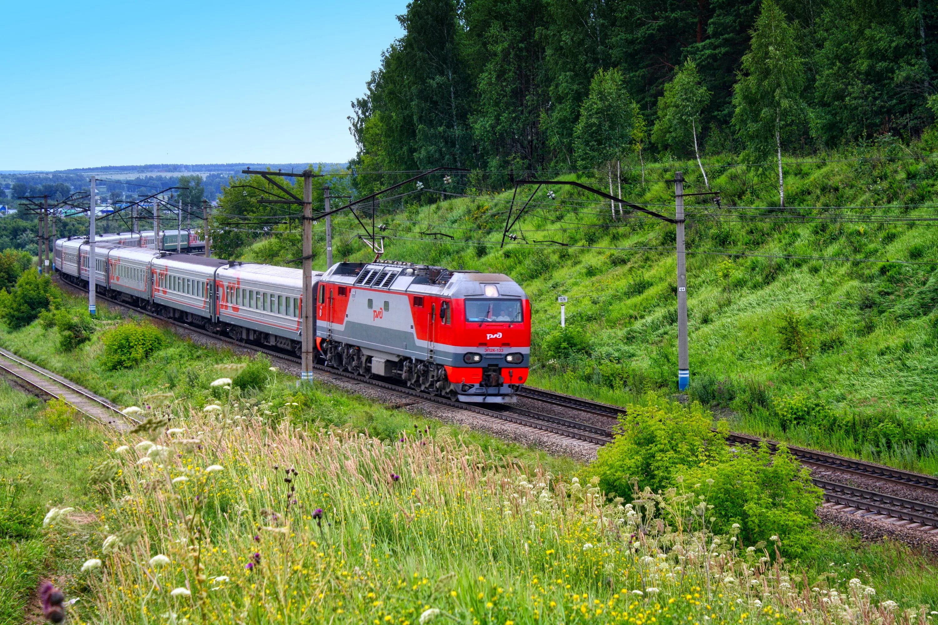 Поезд природа фото Free Images : track, railway, train, public transport, trees, locomotive, rail t